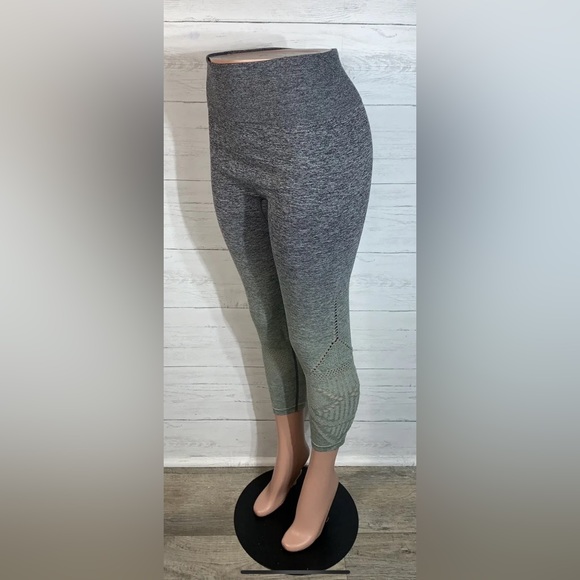 PINK VS VICTORIA’S SECRET Cool and Comfy Grey Dip Dye Ombré Seamless Leggings L - Picture 2 of 11
